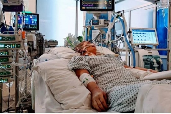 Người phụ nữ phải bỏ 2 chân và ngón tay vì căn bệnh triệu chứng giống cúm nhưng nguy hiểm gấp nhiều lần