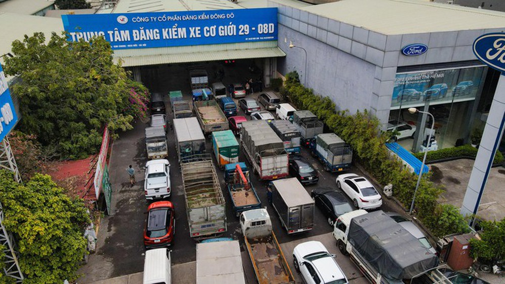 NÓNG: Thêm 1 trung tâm đăng kiểm ở Hà Nội bị khám xét-2