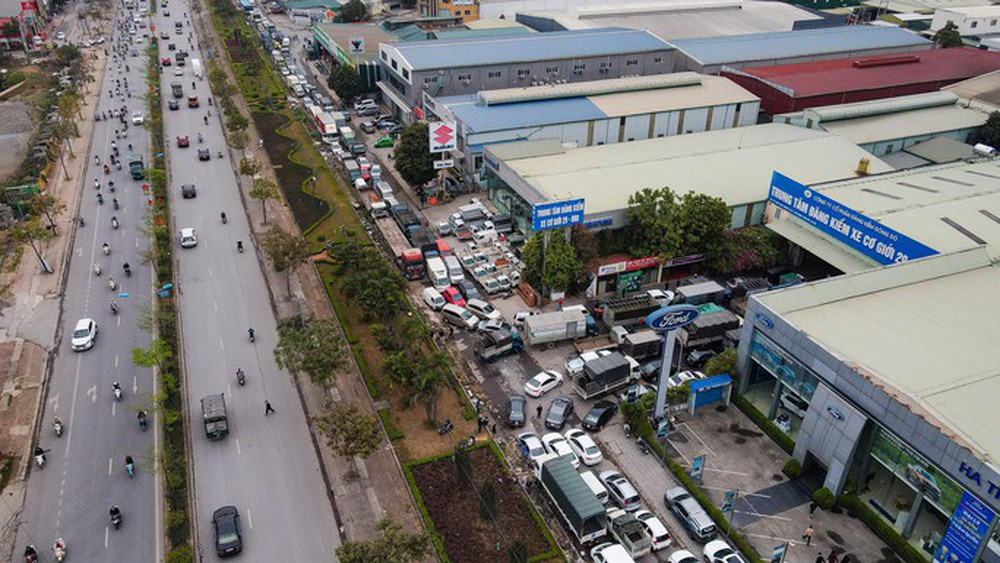 NÓNG: Thêm 1 trung tâm đăng kiểm ở Hà Nội bị khám xét-5