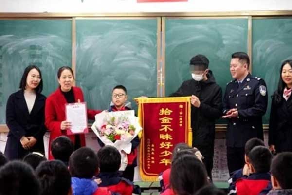 Nhặt được của rơi trả lại người mất và cái kết cực ngọt ngào ​-1