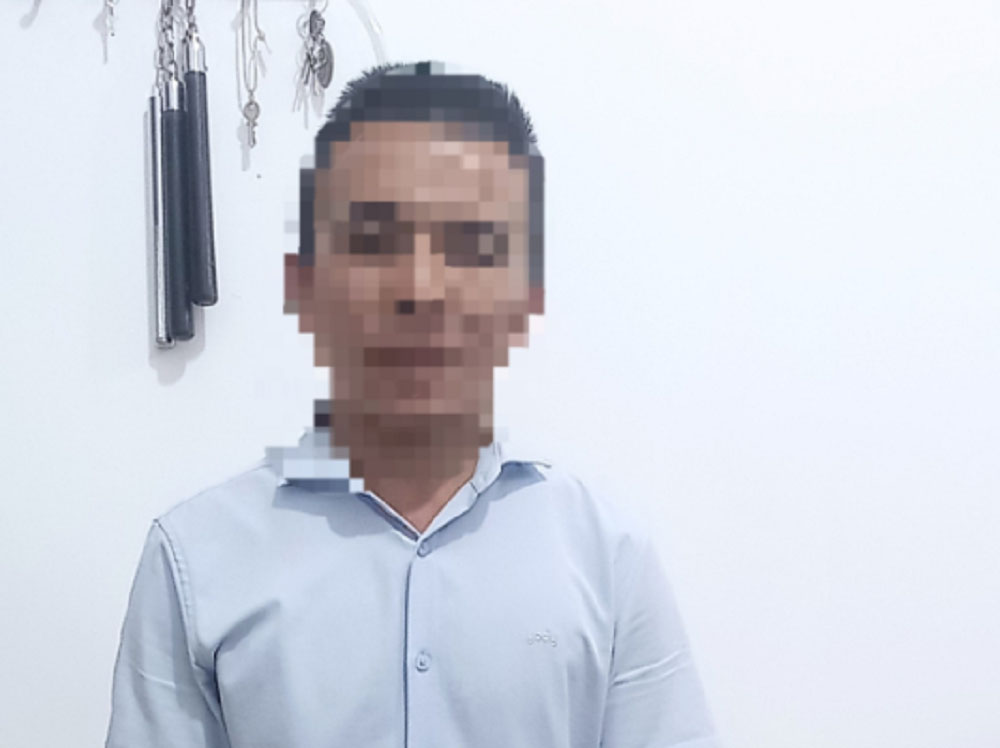 In ảnh khỏa thân của bạn gái, mang đi rải quanh nhà-1