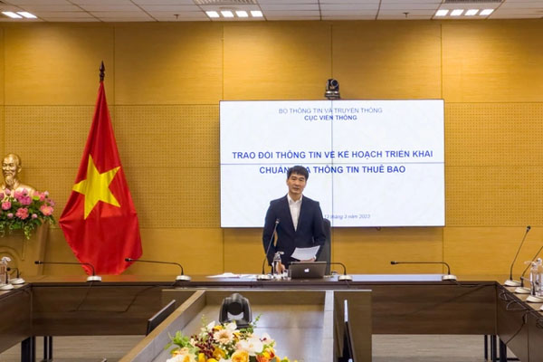 Thanh thép từ công trình xây dựng ở Nha Trang rơi trúng người đi đường-3