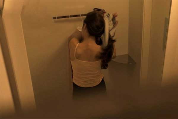 Cô gái Singapore bị quay lén khi tắm ở phòng gym-1