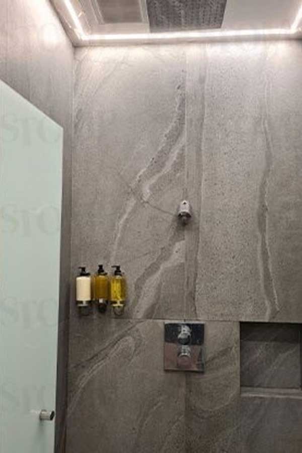 Cô gái Singapore bị quay lén khi tắm ở phòng gym-2