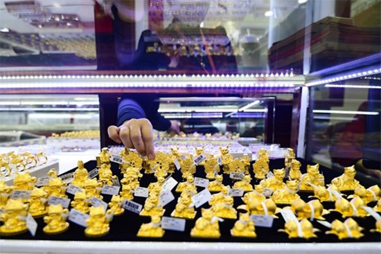 Giá vàng hôm nay 14/3: Cẩn trọng trước đà tăng ngắn hạn