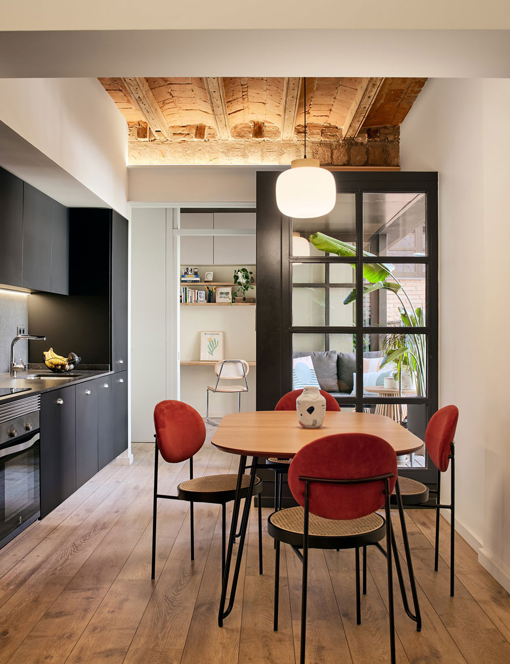 Căn hộ rộng 40m² thiết kế bằng gạch nung đầy cá tính-2