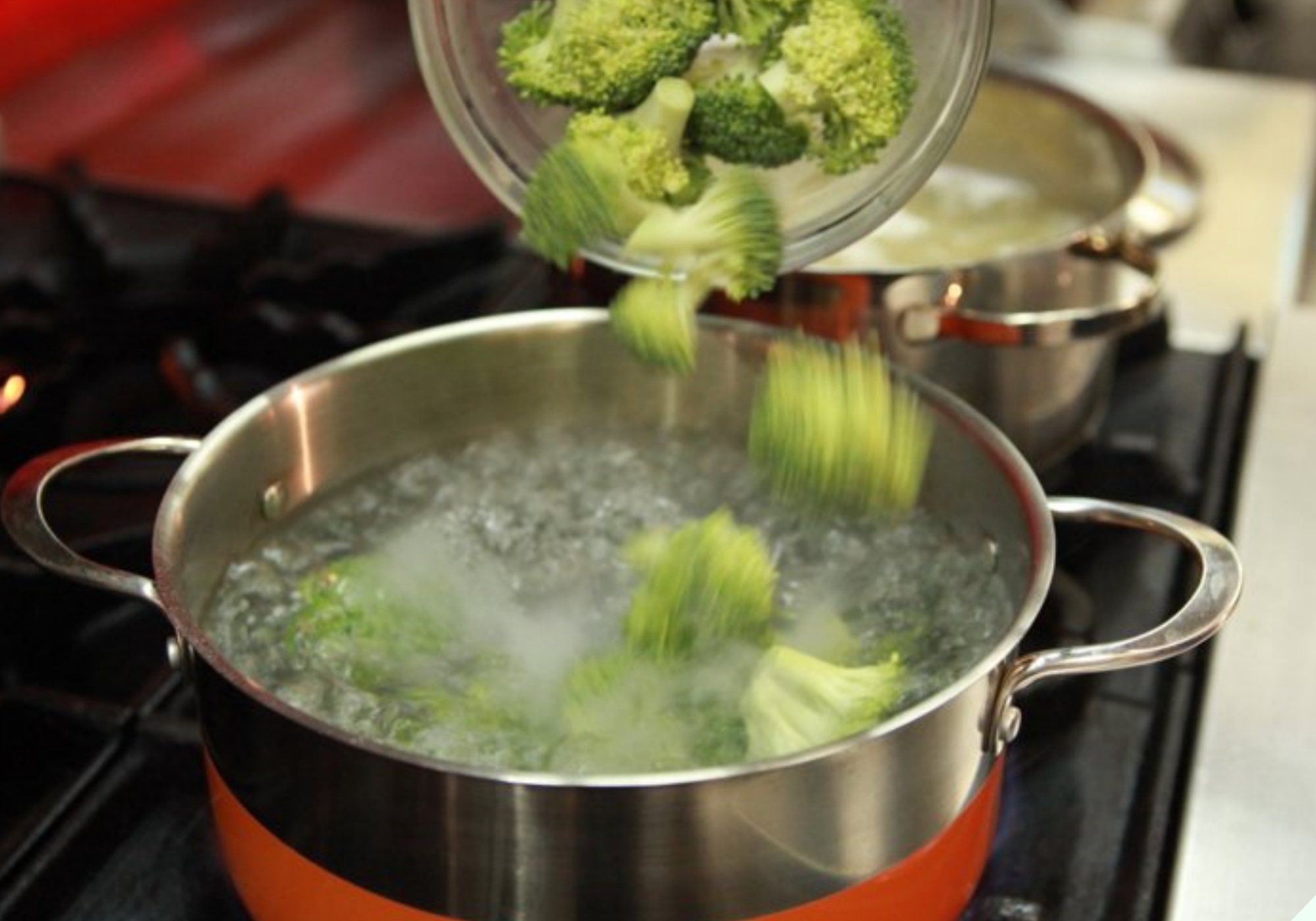 Luộc rau nên đậy hay mở nắp vung? 90% bà nội trợ mắc sai lầm bảo sao rau mất sạch dinh dưỡng-6