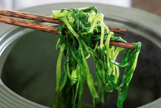 Luộc rau nên đậy hay mở nắp vung? 90% bà nội trợ mắc sai lầm bảo sao rau mất sạch dinh dưỡng