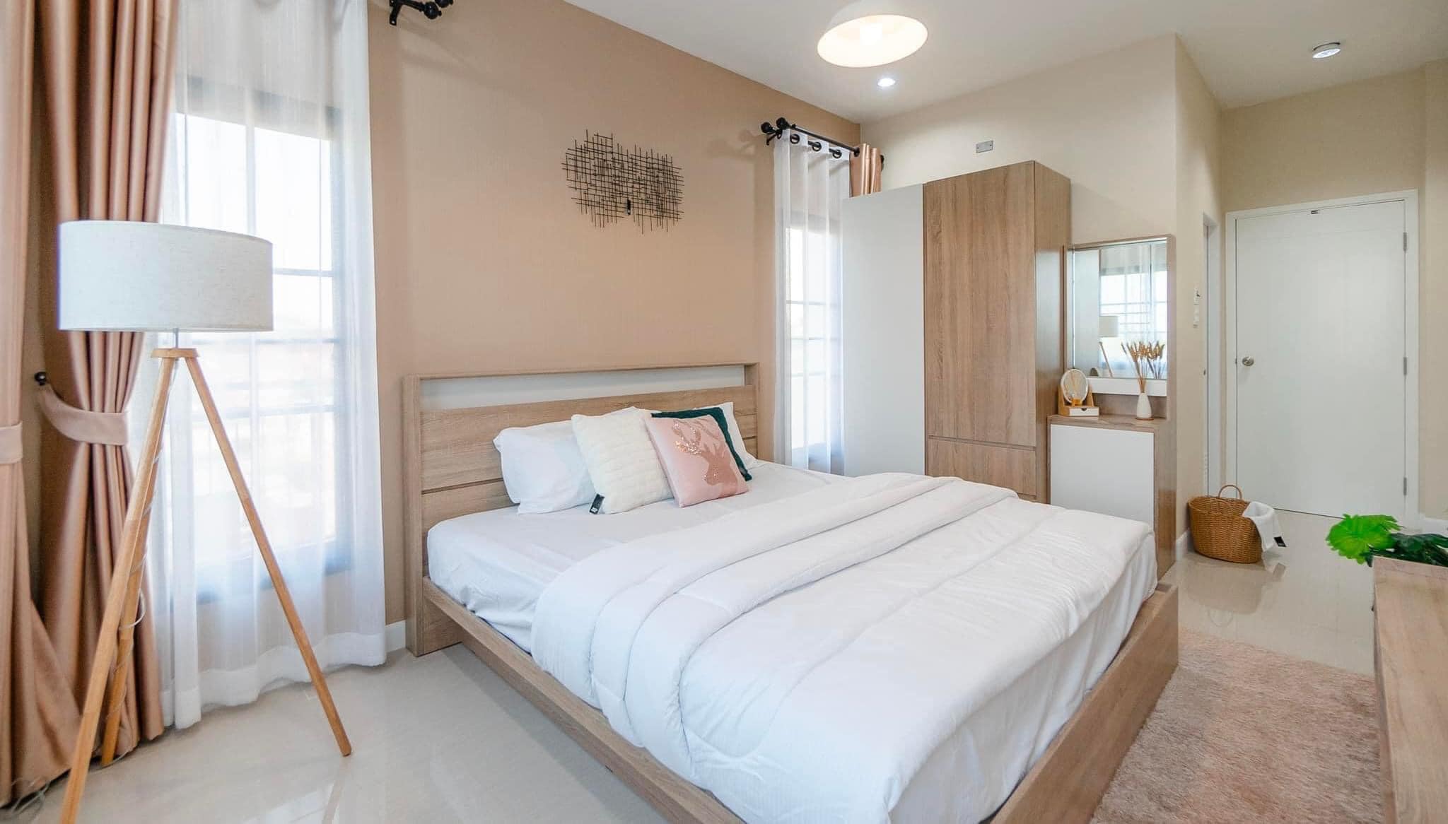 Bỏ công việc bàn giấy để dồn tiền đi đầu tư, cặp vợ chồng trẻ xây căn nhà có sân rộng, xem ảnh thôi cũng thấy thư giãn như homestay-9