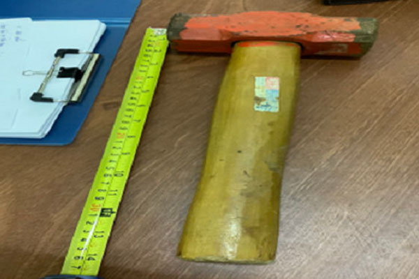 Chở bạn gái đi chơi bị rượt đánh, thanh niên rút dao đâm 3 người-2