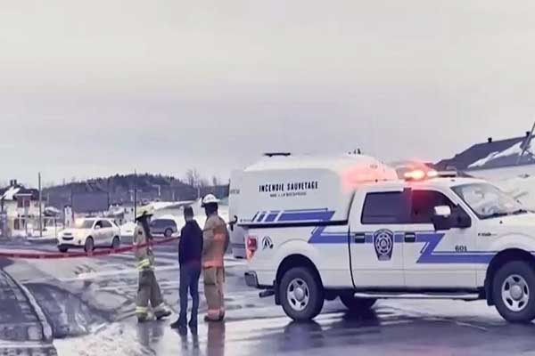 Xe tải lao vào người đi bộ, ít nhất 11 người thương vong-1