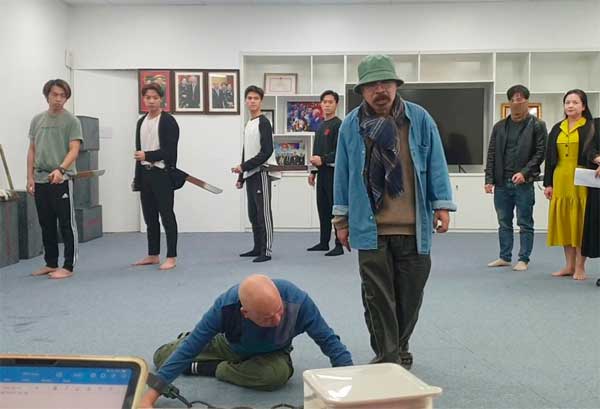 Hôn nhân bền chặt của NSND Lê Hùng bên vợ kém 32 tuổi-1