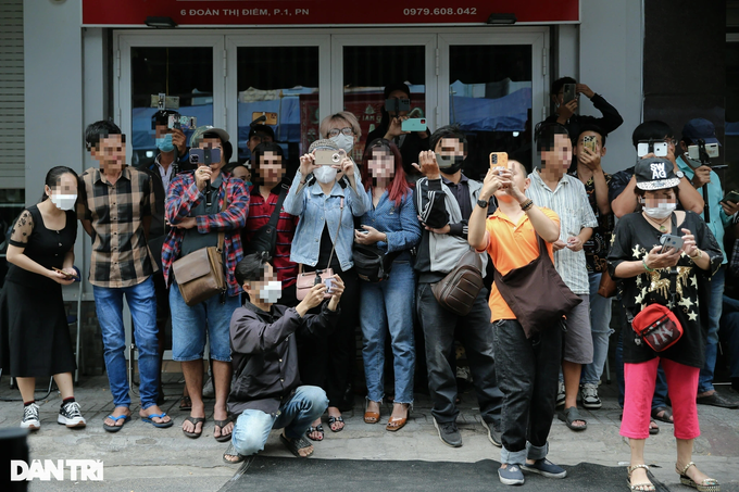 Thảm họa câu view: Nhảy múa ở nơi linh thiêng, livestream lễ tang nghệ sĩ-2