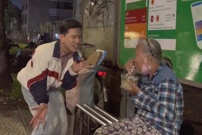 Thảm họa câu view: Nhảy múa ở nơi linh thiêng, livestream lễ tang nghệ sĩ-3