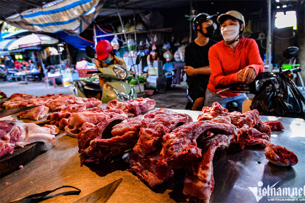 Nguồn cung tăng mạnh, giá thịt lợn, gà lông chìm sâu dưới đáy-2