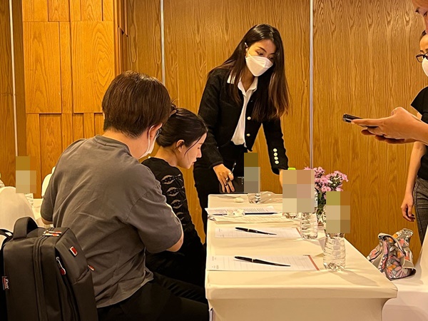 Vợ chồng Bà Nhân Vlog cúi đầu xin lỗi bác sĩ Thịnh sau drama thụ tinh nhân tạo-2