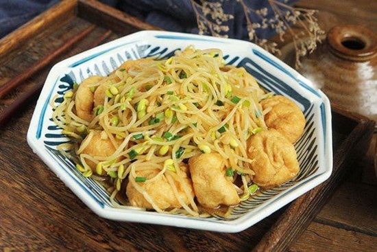 2 thứ này tưởng chẳng liên quan, đem xào chung được món chay ngon khiến hội mê thịt cũng phải thèm