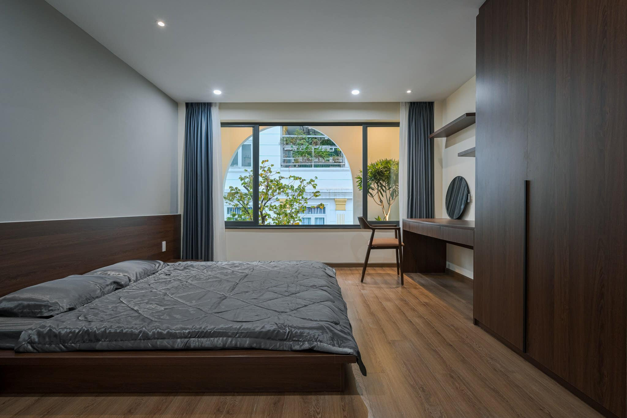 Ngôi nhà 4x20m tích hợp bể bơi mát lạnh, dùng tre làm tường bao ấn tượng-15