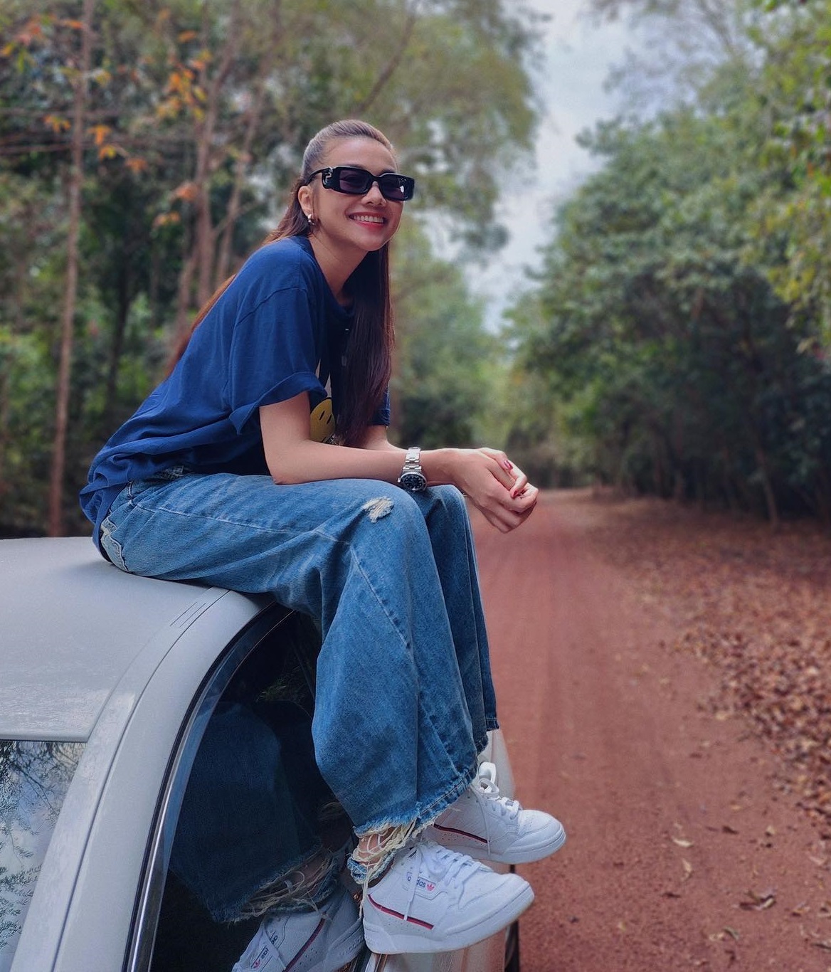 Mỹ nhân Việt chăm diện 5 món thời trang để hack tuổi-5