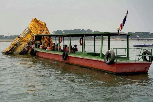 Thái Lan: Bảo tháp 700 năm tuổi lộ ra giữa dòng sông Mê Kông-1