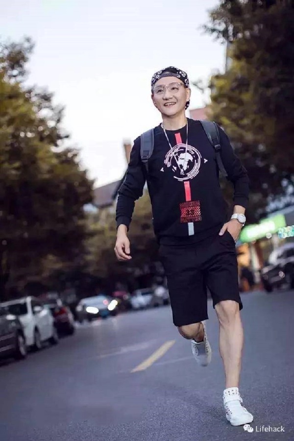 Người đàn ông 73 tuổi nhưng trẻ như 40, bí quyết là 3 thói quen cực đơn giản-1