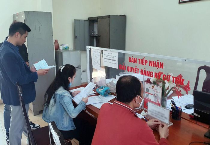 Hà Nội: Phụ huynh kiệt sức xin xác nhận cư trú cho con chuyển cấp học-1
