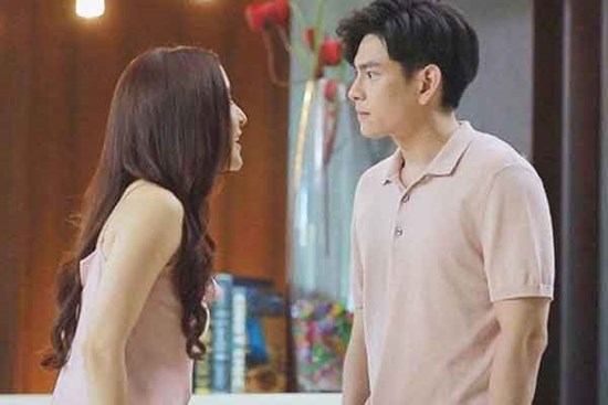 Đi làm về, thấy mâm cơm nóng hổi đặt trên bàn mà tôi tức đến đỏ mặt