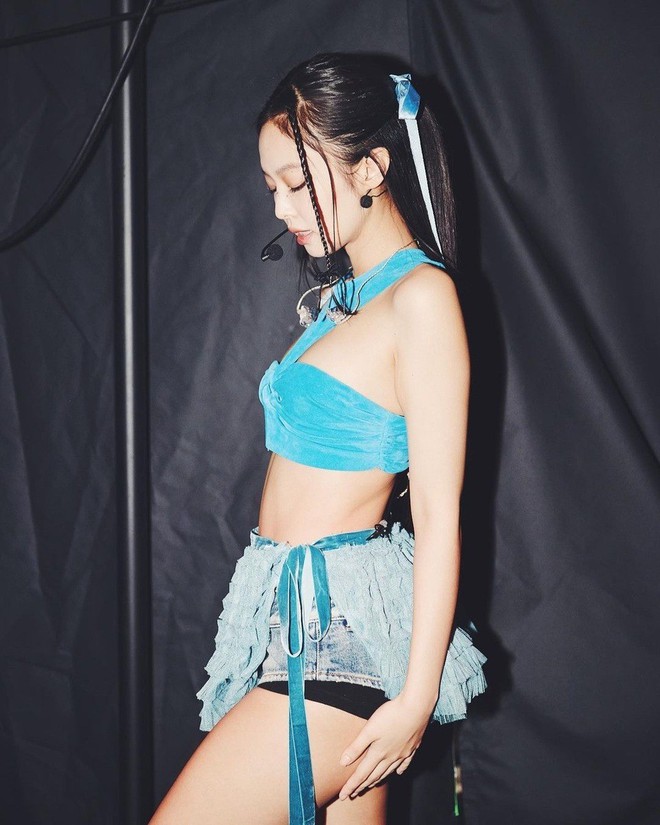 BLACKPINK nhiều lần hớ hênh vì trang phục diễn kiệm vải-7