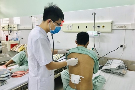 Mắc bệnh Whitmore, người đàn ông sốt cao suốt một tháng