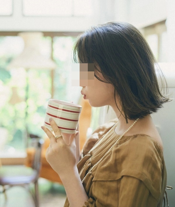 Cô gái trẻ bị ung thư dạ dày vì một sai lầm khi uống nước-1