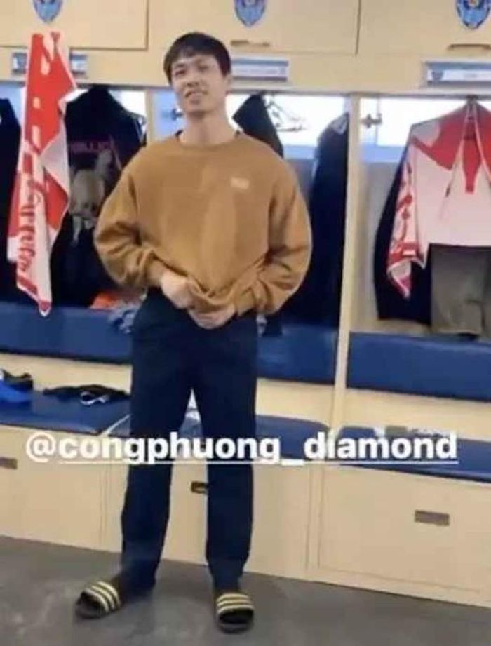 Sang Nhật thi đấu, Công Phượng lộ nhan sắc ai cũng giật mình-1