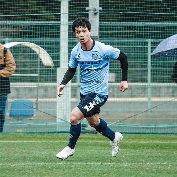 Sang Nhật thi đấu, Công Phượng lộ nhan sắc ai cũng giật mình-3