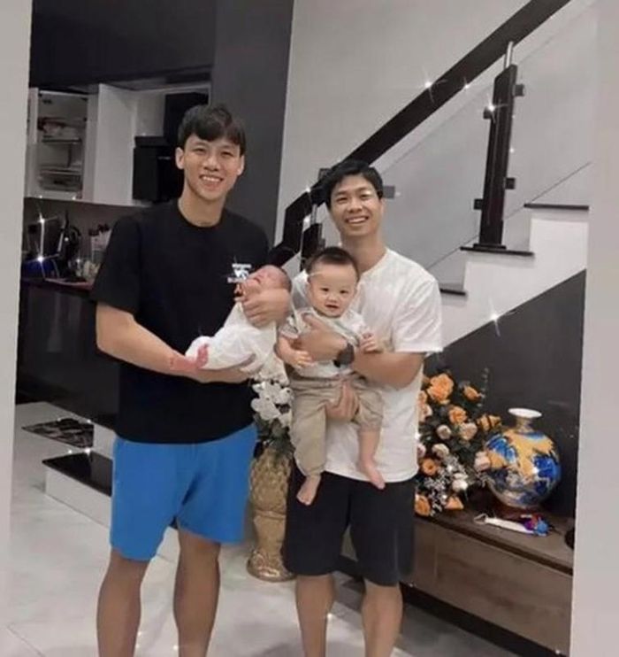 Sang Nhật thi đấu, Công Phượng lộ nhan sắc ai cũng giật mình-9