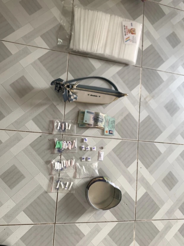 Bình Dương: Bắt đôi vợ chồng mở tiệm bán gà để mua bán ma tuý-2