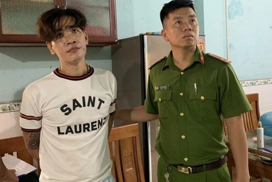 Bình Dương: Bắt đôi vợ chồng mở tiệm bán gà để mua bán ma tuý