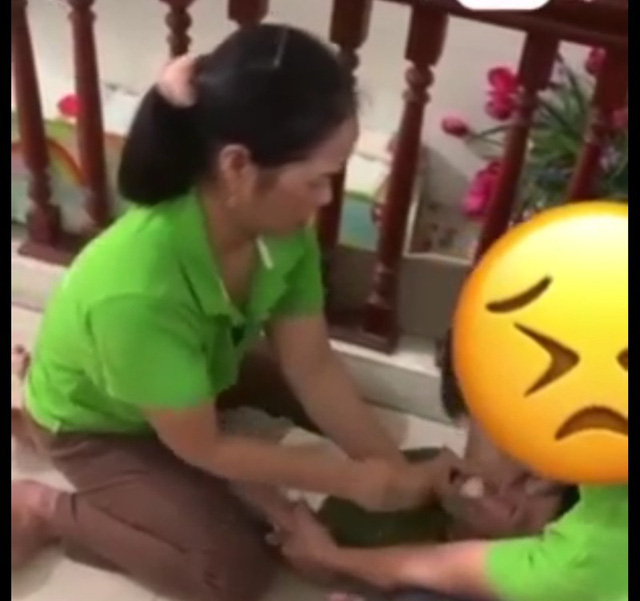 Bảo mẫu bóp mũi ép trẻ ăn cơm: Tạm đình chỉ Trung tâm giáo dục đặc biệt-1