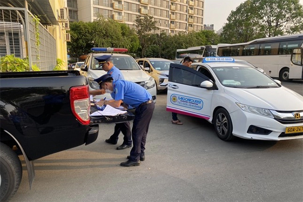 13 người bị thương sau cú va chạm giữa xe khách và xe tải-5