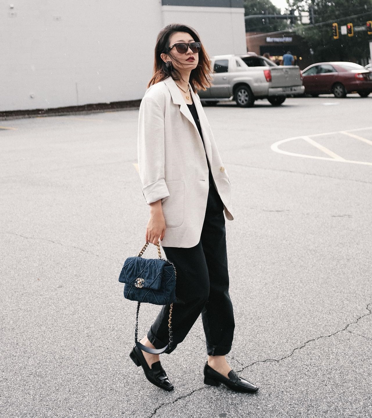 5 item màu đen nên có trong tủ đồ để mặc đẹp hơn-4