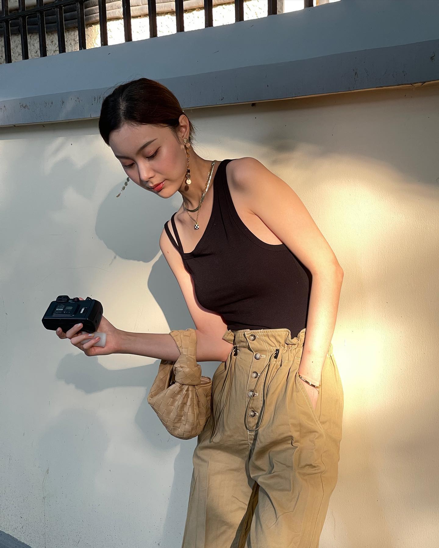 5 item màu đen nên có trong tủ đồ để mặc đẹp hơn-8