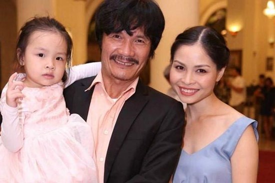 Diễn viên Công Ninh làm cha ở tuổi 51, viên mãn bên vợ kém 21 tuổi