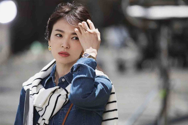 Tôi đến đám cưới chồng cũ mừng phong bì dày cộp, mẹ anh hí hửng mở ra rồi ngất lịm-2