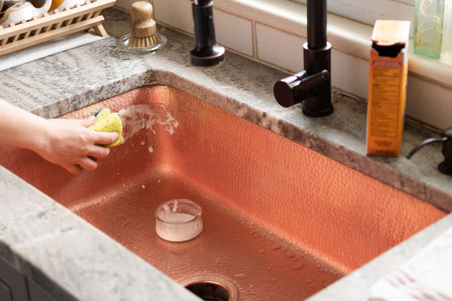 Làm sạch bồn rửa bát đúng cách-6