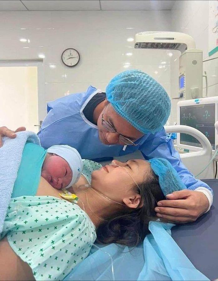 Mâu Thủy hé lộ dung mạo ông xã trong dịp đầy tháng con đầu lòng-2