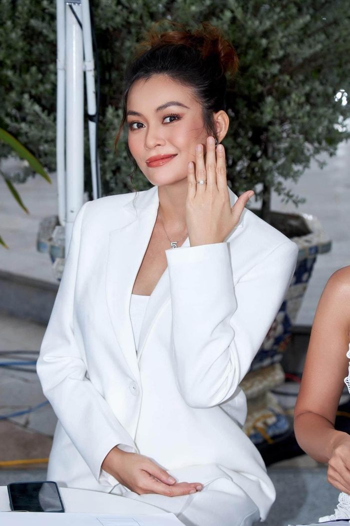 Mâu Thủy hé lộ dung mạo ông xã trong dịp đầy tháng con đầu lòng-3