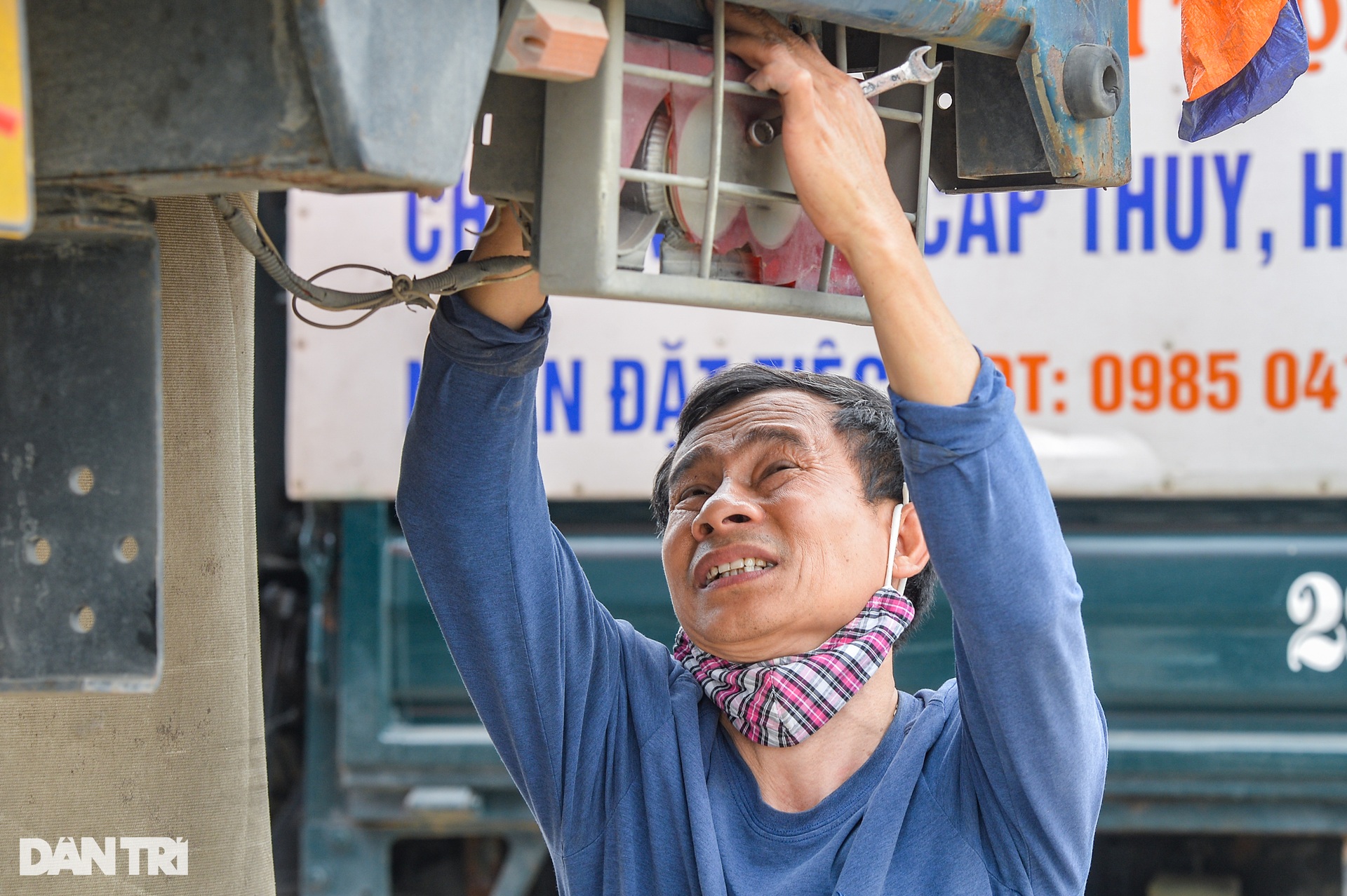 Phó Giám đốc trung tâm đăng kiểm ở Hà Nội: Đi làm mà chân nặng như chì!-4