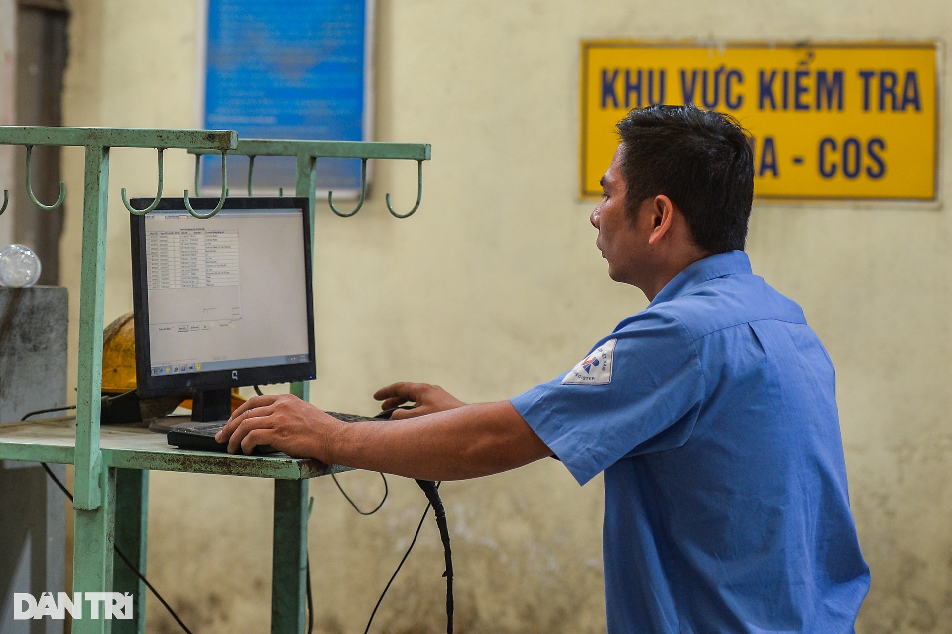 Phó Giám đốc trung tâm đăng kiểm ở Hà Nội: Đi làm mà chân nặng như chì!-9