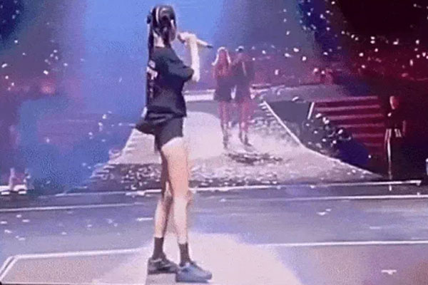 Để giữ eo 54cm như Jennie của Blackpink bằng cách tập yoga bay chị em cần lưu ý-4