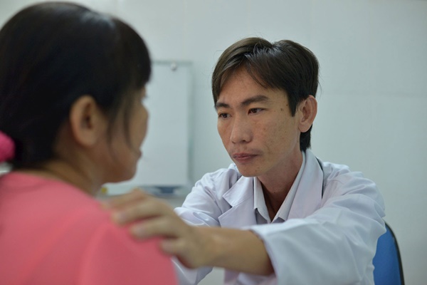 Dấu hiệu ung thư vòm họng dễ bị nhầm bệnh khác, bác sĩ chỉ ra điểm cần lưu ý-2