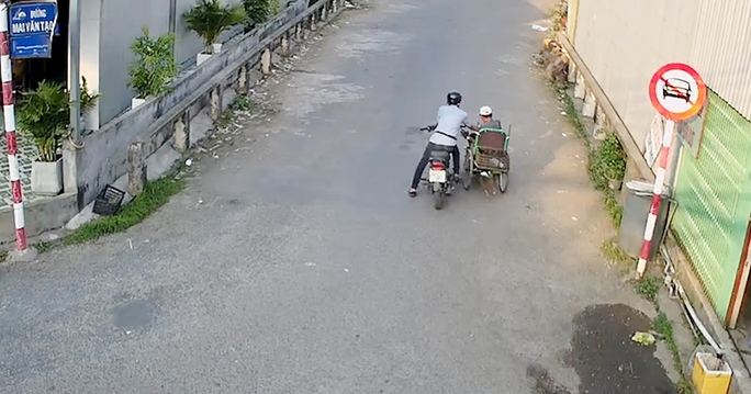 Bắt giữ gã đàn ông làm chuyện thất đức đối với người bán vé số-2