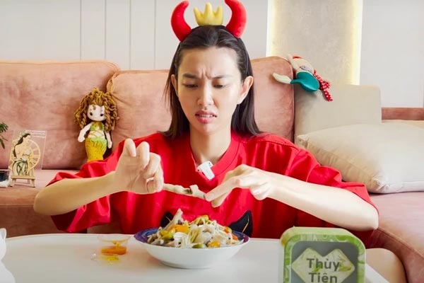 Hoa hậu Thùy Tiên lên tiếng xin lỗi vì mặc trang phục không phù hợp chụp hình tại Hà Giang-6